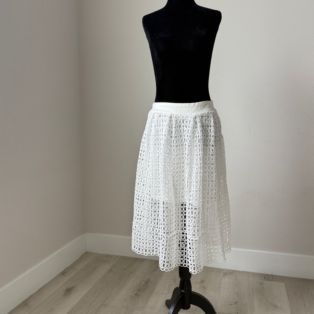 Elegant White Knit Skirt